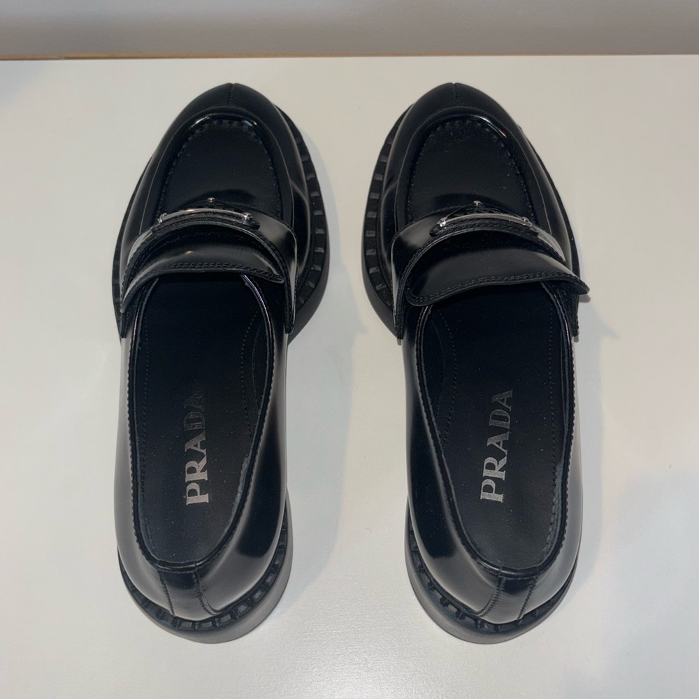 Prada Women’s Black Loafers - Picture 5 of 13
